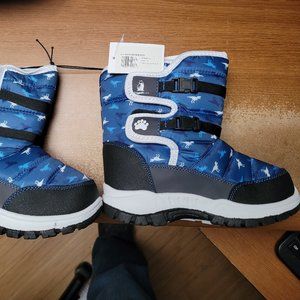 Boy's size 11 snow boots